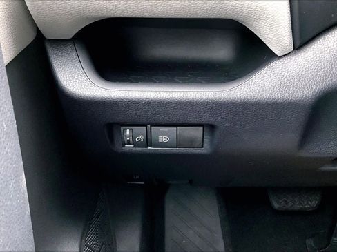 Used 2020 Toyota RAV4 XLE image 30