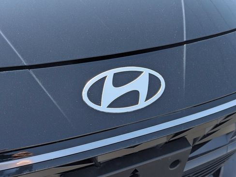 Used 2025 Hyundai Elantra SEL FWD image 11