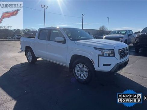 Used 2022 Nissan Frontier SV image 2