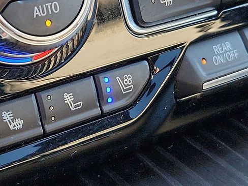 Certified 2022 GMC Yukon Denali image 26