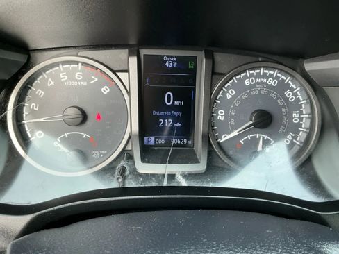 Used 2019 Toyota Tacoma TRD Off-Road image 25