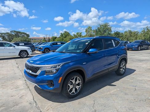 Certified 2022 Kia Seltos EX AWD/4WD image 4