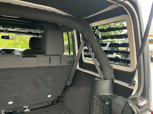 Used 2018 Jeep Wrangler Unlimited Sport S AWD/4WD image 37