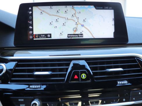 Used 2018 BMW 530i w/ Premium Package image 27