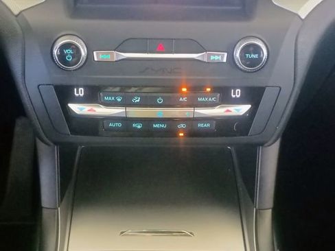 Used 2020 Ford Explorer XLT RWD image 35