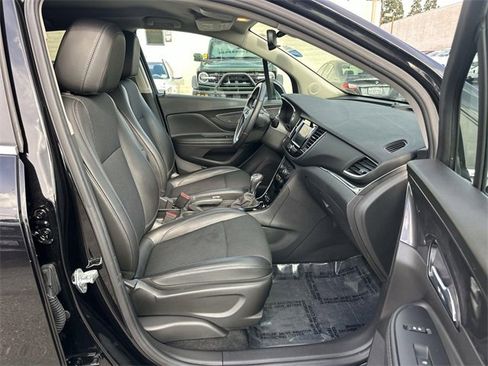 Used 2022 Buick Encore Preferred w/ Safety Package image 25