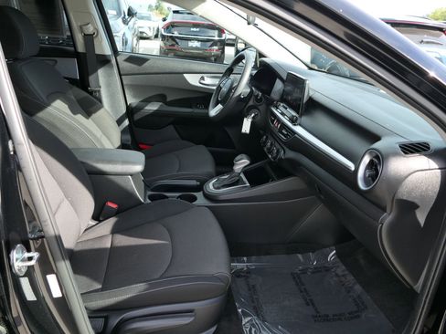 Used 2023 Kia Forte LXS w/ LXS Technology Package image 27