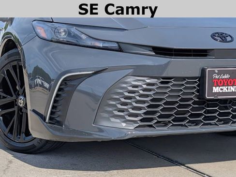 Used 2025 Toyota Camry SE w/ Convenience Package FWD image 3