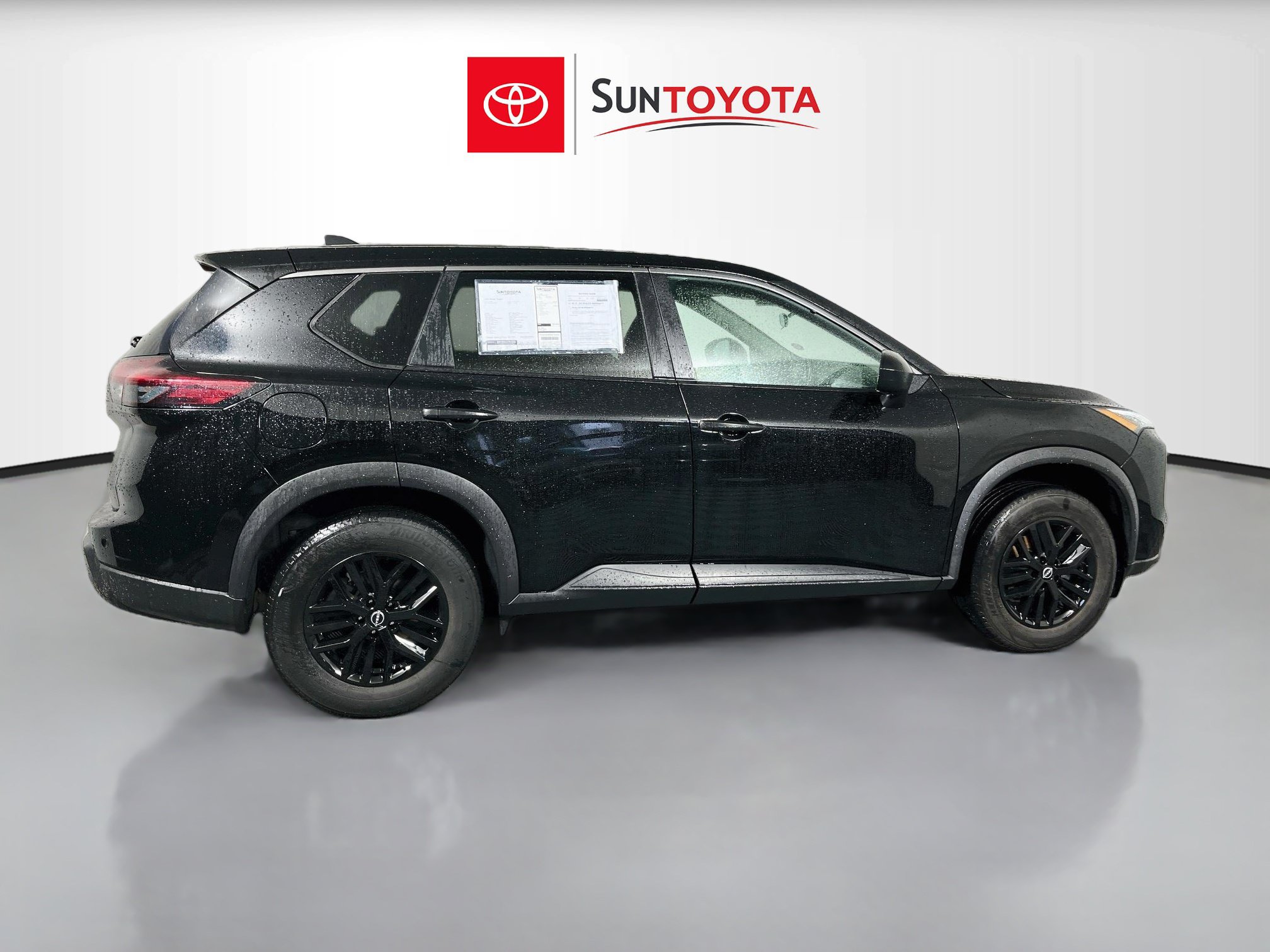 Used 2024 Nissan Rogue S FWD image 2
