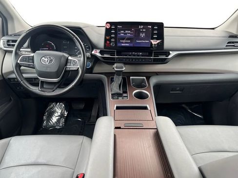 Certified 2024 Toyota Sienna XLE FWD image 14