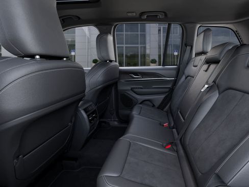 New 2026 Jeep Grand Cherokee Altitude image 23