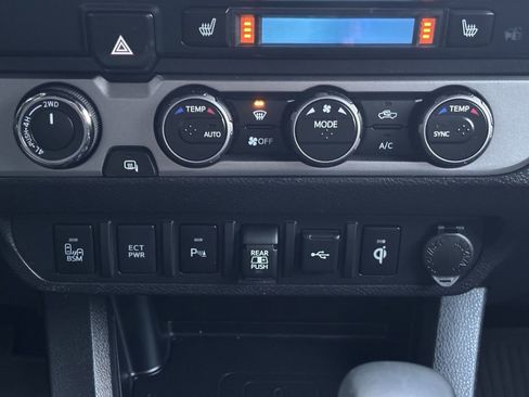Used 2022 Toyota Tacoma Limited w/ Nightshade Package AWD/4WD image 19