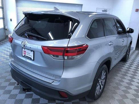 Used 2019 Toyota Highlander XLE AWD/4WD image 37