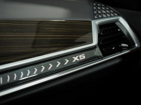Used 2024 BMW X5 xDrive50e w/ M Sport Package AWD/4WD image 11