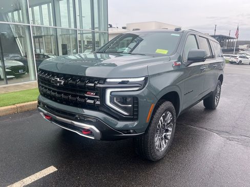 Used 2026 Chevrolet Suburban Z71 w/ Comfort Package image 3