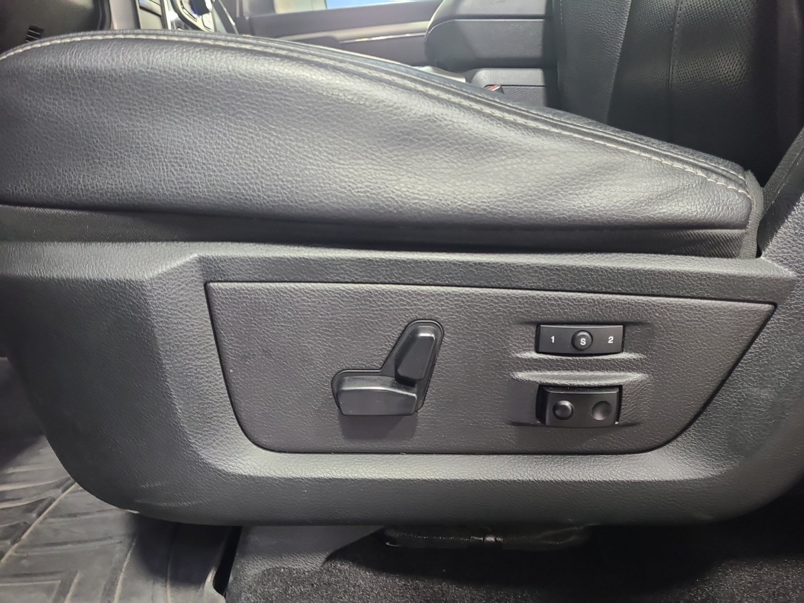 Used 2018 RAM 2500 Laramie w/ Sport Appearance Group AWD/4WD image 14