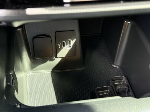 Used 2025 Ford Explorer ST-Line RWD image 33
