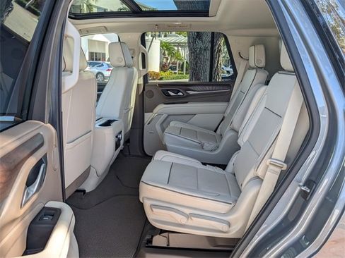 Used 2022 GMC Yukon Denali w/ Denali Premium Package image 12