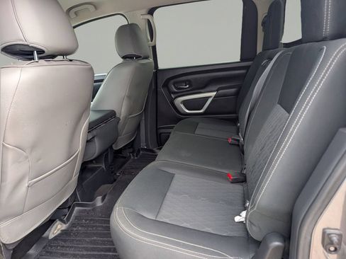 Used 2019 Nissan Titan SV RWD image 11