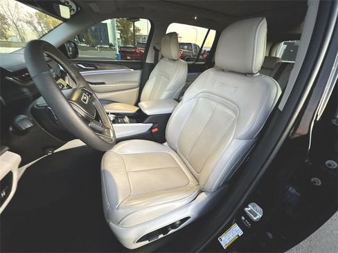 Used 2023 Jeep Grand Cherokee Overland image 20