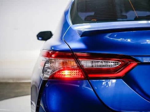 Certified 2020 Toyota Camry SE image 10