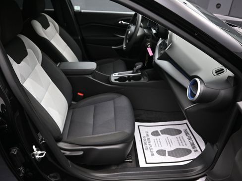 Certified 2025 Chevrolet Trax LS w/ LS Convenience Package image 28