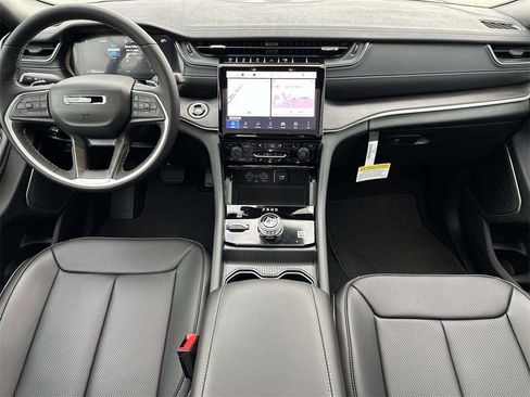 New 2025 Jeep Grand Cherokee Limited image 9