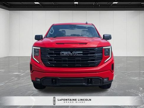 Used 2022 GMC Sierra 1500 Elevation w/ LPO, Elevation Black Package AWD/4WD image 8