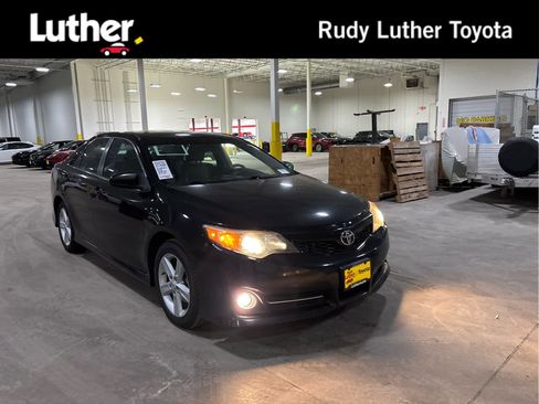 Used 2013 Toyota Camry SE image 1