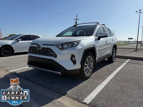 Used 2020 Toyota RAV4 Limited FWD image 1