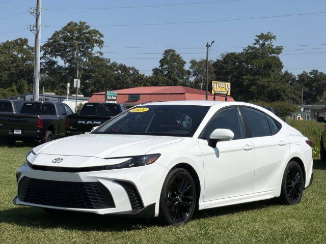 Used 2025 Toyota Camry SE FWD image 14