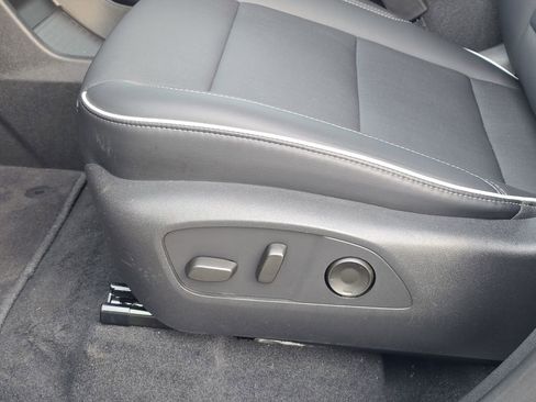 Certified 2025 Buick Enclave Preferred image 9