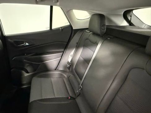 Used 2025 Chevrolet Trax LT w/ LT Convenience Package image 39