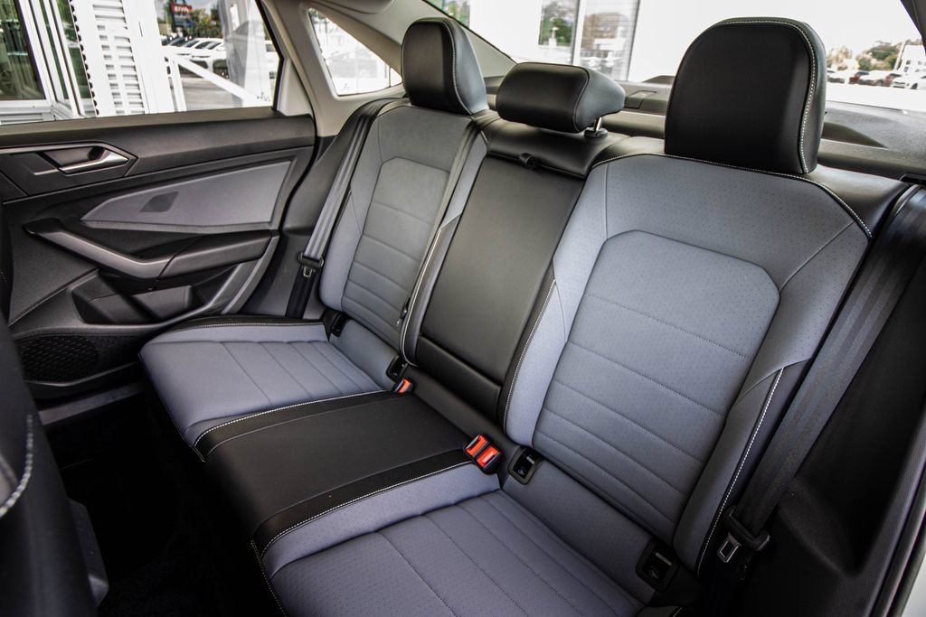Certified 2026 Volkswagen Jetta SE FWD image 27