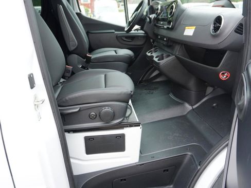 Used 2025 Mercedes-Benz Sprinter 2500 image 19