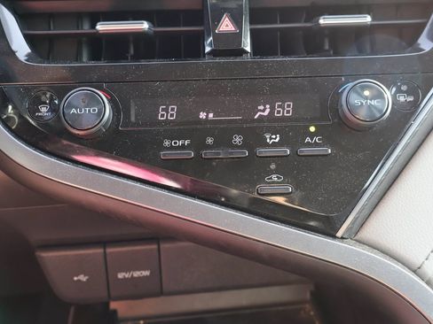 Used 2023 Toyota Camry SE AWD/4WD image 17