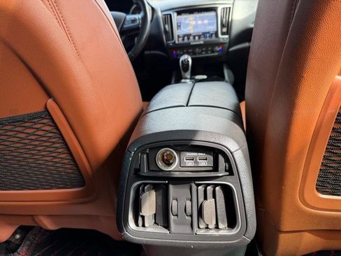 Used 2017 Maserati Levante image 31