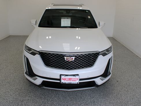Used 2023 Cadillac XT6 Premium Luxury w/ Technology Package FWD image 3