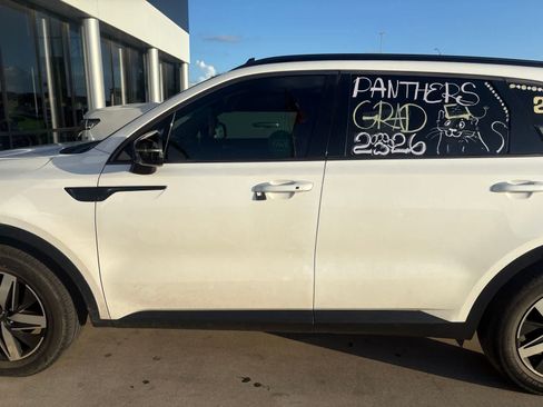 Used 2022 Kia Sorento S FWD image 7