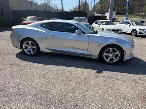 Used 2017 Chevrolet Camaro LT RWD image 5