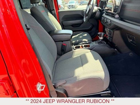 Used 2024 Jeep Wrangler Unlimited Rubicon AWD/4WD image 12