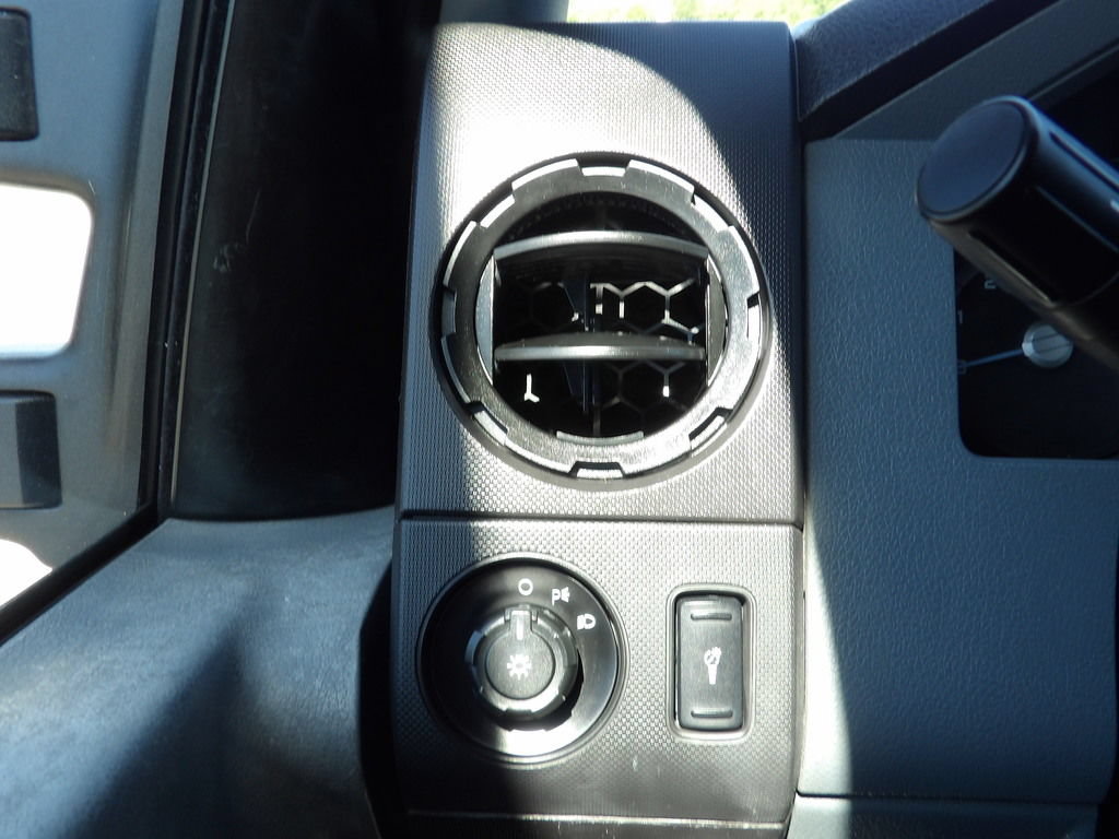 Used 2013 Ford F550 2WD SuperCab Super Duty image 18