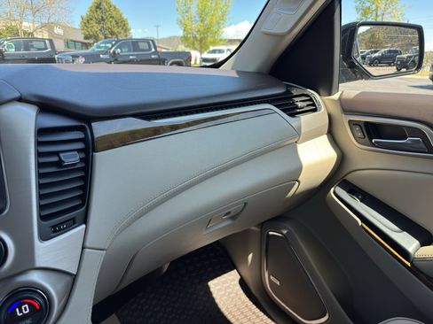 Used 2016 GMC Yukon Denali w/ Enhanced Security Package AWD/4WD image 35