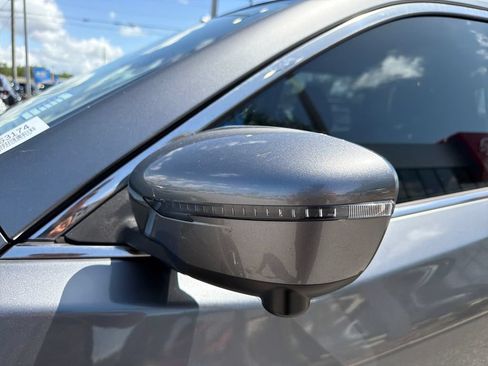 Used 2019 Nissan Rogue SV w/ Premium Package FWD image 18
