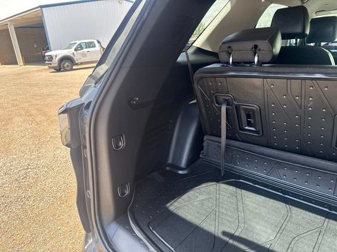 Used 2021 Chevrolet Traverse Premier w/ Redline Edition FWD image 34