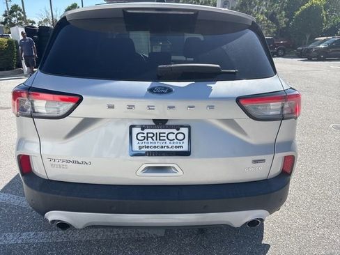 Used 2020 Ford Escape Titanium image 3