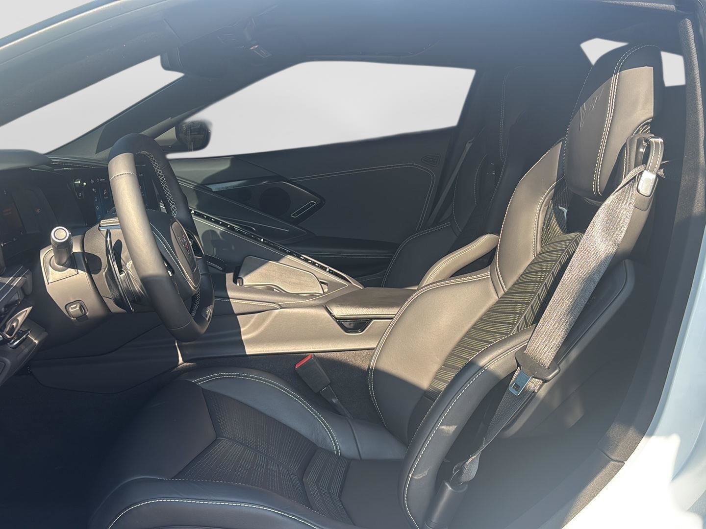 Used 2025 Chevrolet Corvette Z06 w/ Stealth Interior Trim Package RWD image 17
