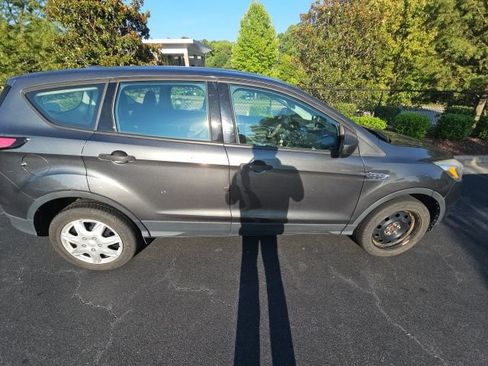 Used 2017 Ford Escape S FWD image 9