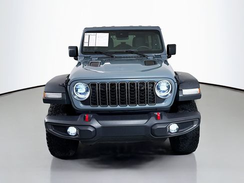 Used 2025 Jeep Wrangler Unlimited Rubicon AWD/4WD image 2