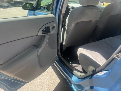 Used 2000 Ford Focus SE FWD image 19
